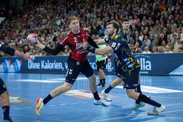 DAIKIN HBL SG Flensburg Handewitt vs Rhein Neckar Löwen 14 12 25 Simon Pytlick Nr 02, SG Flensburg Handewitt vs Steven Plucnar Jacobsen Nr 09, Rhein Neckar Löwen DAIKIN HBL SG Flensburg Handewitt vs Rhein Neckar Löwen, GP JOULE Arena on 14 12 25 Copyright: xBEAUTIFULxSPORTS MarioxM.xKobergx