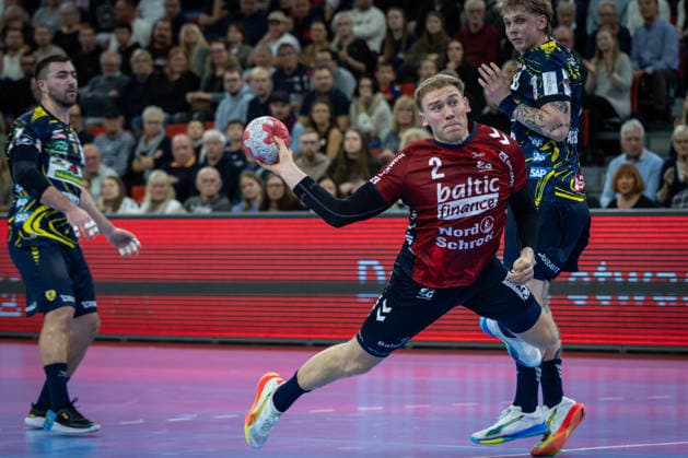 DAIKIN HBL SG Flensburg Handewitt vs Rhein Neckar Löwen 14 12 25 Simon Pytlick No 02, SG Flensburg Handewitt in attack DAIKIN HBL SG Flensburg Handewitt vs Rhein Neckar Löwen, GP JOULE Arena on 14 12 25 Copyright: xBEAUTIFULxSPORTS MarioxM.xKobergx