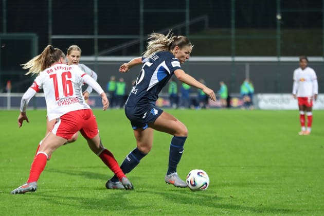 Google Pixel Frauen Bundesliga, RB Leipzig TSG Hoffenheim 14 12 2025 Melissa Kössler 25, TSG Hoffenheim Fußball, Google Pixel Frauen Bundesliga, Saison 2025 2026, 13 Spieltag RB Leipzig vs TSG 1899 Hoffenheim am 14 12 2025, Trainingszentrum Cottaweg, Leipzig DFB REGULATIONS PROHIBIT ANY USE OF PHOTOGRAPHS AS IMAGE SEQUENCES AND OR QUASI VIDEO Copyright: xBEAUTIFULxSPORTS JanxKaeferx