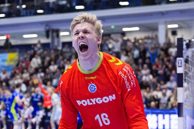 14 12 2025, xydrx, Handball, 1 HBL, VfL Gummersbach SC Magdeburg, Schwalbe Arena Bertram Obling VfL Gummersbach 16 cheering Photo xYannisxDreimannxPressefotoKochx Nordrhein Westfahlen Germany