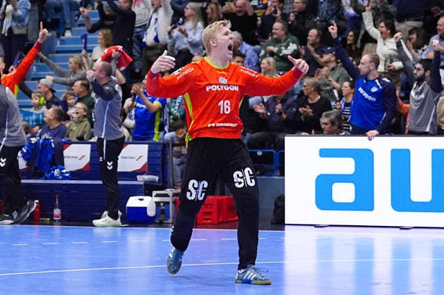 14 12 2025, xydrx, Handball, 1 HBL, VfL Gummersbach SC Magdeburg, Schwalbe Arena Bertram Obling VfL Gummersbach 16 cheering Photo xYannisxDreimannxPressefotoKochx Nordrhein Westfahlen Germany