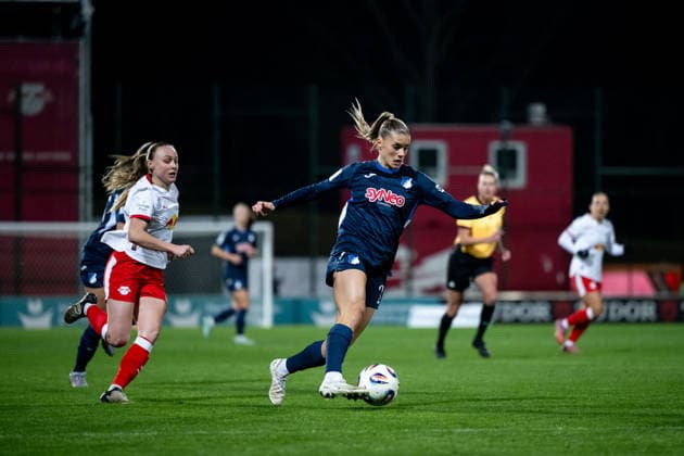 Selina Cerci TSG Hoffenheim, 29 on the ball, GER, RB Leipzig vs TSG 1899 Hoffenheim, Football Google Pixel Womens Bundesliga, Matchday 13, Season 2025 2026, 14 12 2025 DFB regulations prohibit any use of photographs as image sequences and or quasi video GER, RB Leipzig vs TSG 1899 Hoffenheim, Football Google Pixel Womens Bundesliga, Matchday 13, Season 2025 2026, 14 12 2025 Leipzig Copyright: xEibner-Pressefoto Memmlerx EP_MMR