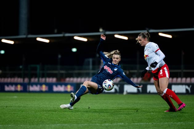 Selina Cerci TSG Hoffenheim, 29 in duel with Andrea Norheim RB Leipzig, 03 , GER, RB Leipzig vs TSG 1899 Hoffenheim, Football Google Pixel Women Bundesliga, Matchday 13, Season 2025 2026, 14 12 2025 DFB regulations prohibit any use of photographs as image sequences and or quasi video GER, RB Leipzig vs TSG 1899 Hoffenheim, Football Google Pixel Women Bundesliga, Matchday 13, Season 2025 2026, 14 12 2025 Leipzig Copyright: xEibner-Pressefoto Memmlerx EP_MMR