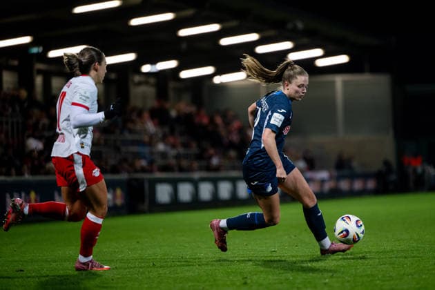 Valesca Ampoorter TSG Hoffenheim, 18 on the ball, GER, RB Leipzig vs TSG 1899 Hoffenheim, Football Google Pixel Womens Bundesliga, Matchday 13, Season 2025 2026, 14 12 2025 DFB regulations prohibit any use of photographs as image sequences and or quasi video GER, RB Leipzig vs TSG 1899 Hoffenheim, Football Google Pixel Womens Bundesliga, Matchday 13, Season 2025 2026, 14 12 2025 Leipzig Copyright: xEibner-Pressefoto Memmlerx EP_MMR