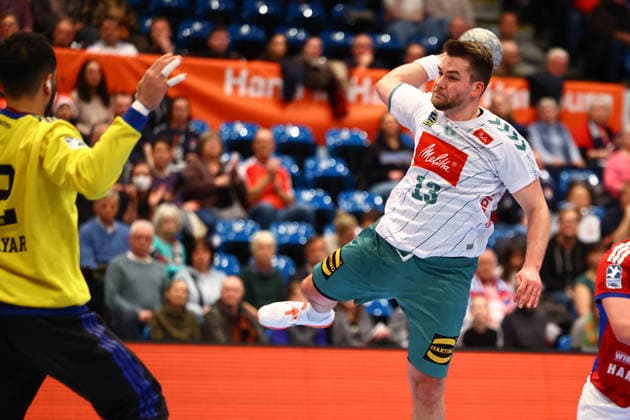Handball I Men I Season 2025 2026 I Bundesliga I 17 Matchday I HSV Hamburg GWD Minden I 14 12 2025 Mohamed Essam Moustafa El Tayar 12, HSV Hamburg Ian Weber 13, GWD Minden Hamburg Alsterdorfer Sporthalle Hamburg Germany Copyright: xLobeca RalfxHomburgx