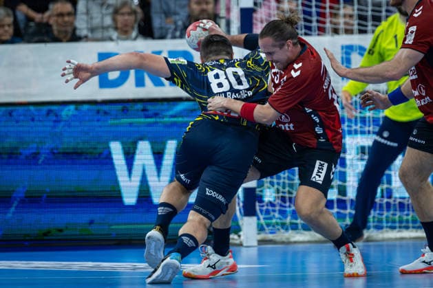 DAIKIN HBL SG Flensburg Handewitt vs Rhein Neckar Löwen 14 12 25 Jannik Kohlbacher Nr 80, Rhein Neckar Löwen vs Kent Robin Tønnesen Nr 23, SG Flensburg Handewitt DAIKIN HBL SG Flensburg Handewitt vs Rhein Neckar Löwen, GP JOULE Arena on 14 12 25 Copyright: xBEAUTIFULxSPORTS MarioxM.xKobergx