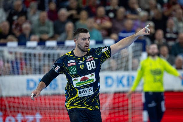 DAIKIN HBL SG Flensburg Handewitt vs Rhein Neckar Löwen 14 12 25 Jannik Kohlbacher No 80, Rhein Neckar Löwen gestures DAIKIN HBL SG Flensburg Handewitt vs Rhein Neckar Löwen, GP JOULE Arena on 14 12 25 Copyright: xBEAUTIFULxSPORTS MarioxM.xKobergx