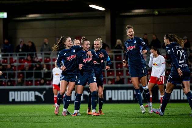 Valesca Ampoorter TSG Hoffenheim, 18 , Laura Gloning TSG Hoffenheim, 20 , Vanessa Diehm TSG Hoffenheim, 06 , Franziska Harsch TSG Hoffenheim, 17 celebrate the goal for 1 2, GER, RB Leipzig vs TSG 1899 Hoffenheim, Football Google Pixel Womens Bundesliga, 13 Spieltag, Saison 2025 2026, 14 12 2025 DFB regulations prohibit any use of photographs as image sequences and or quasi video GER, RB Leipzig vs TSG 1899 Hoffenheim, Fußball Google Pixel Frauen Bundesliga, 13 Spieltag, Saison 2025 2026, 14 12 2025 Leipzig Copyright: xEibner-Pressefoto Memmlerx EP_MMR
