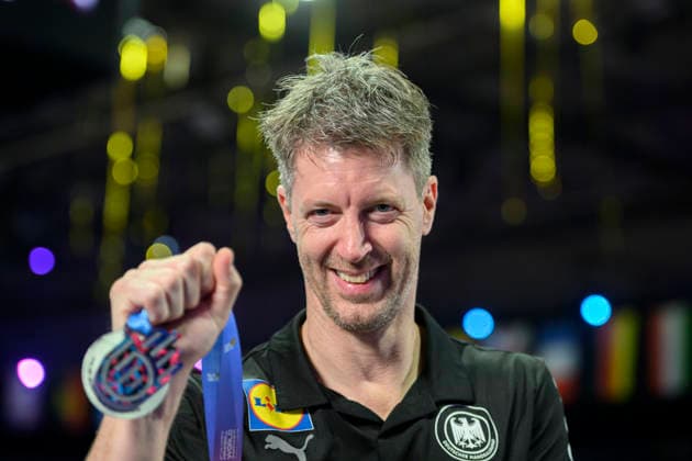 Coach Markus Gaugisch GER with the silver medal, 2nd place, Womens Handball World Championship 2025, Final Germany GER Norway NOR , on 14 12 2025 in Rotterdam Netherlands Womens Handball World Championship from 26 11 14 12 2025 in Germany Netherlands Â