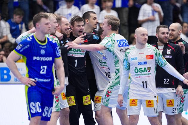 14 12 2025, xydrx, Handball, 1 HBL, VfL Gummersbach SC Magdeburg, Schwalbe Arena Sergey Hernandez Ferrer SC Magdeburg 1 Elvar Oern Jonsson SC Magdeburg 19 Daniel Pettersson SC Magdeburg 11 celebrate the victory Photo xYannisxDreimannxPressefotoKochx Nordrhein Westfahlen Germany