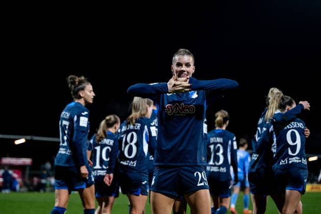 GER, RB Leipzig vs TSG 1899 Hoffenheim, Football Google Pixel Womens Bundesliga, Matchday 13, Season 2025 2026, 14 12 2025 DFB regulations prohibit any use of photographs as image sequences and or quasi video GER, RB Leipzig vs TSG 1899 Hoffenheim, Football Google Pixel Womens Bundesliga, Matchday 13, Season 2025 2026, 14 12 2025 Leipzig Copyright: xEibner-Pressefoto Memmlerx EP_MMR
