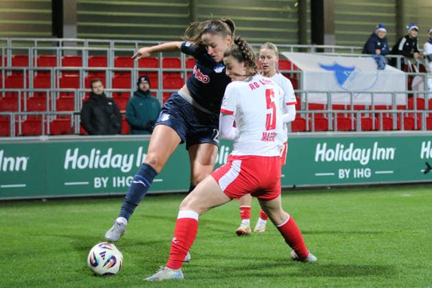 14 12 2025 Soccer Women 2025 2026 Google Pixel Women Bundesliga 13 Matchday RB Leipzig TSG Hoffenheim RB Training Center am Cottaweg Leipzig Melissa Kössler TSG, 25, blue in duel with Julia Magerl RBL, 5, white Leipzig Saxony Germany