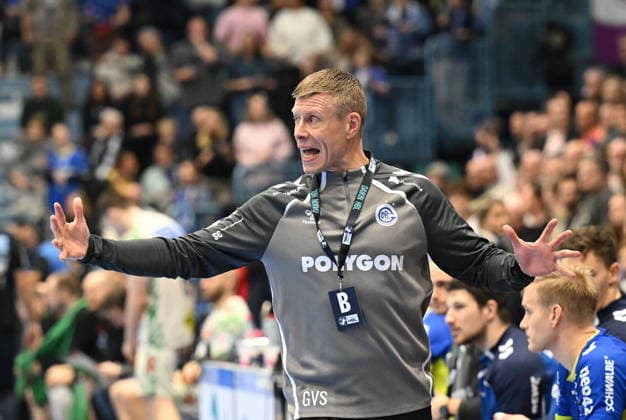 Gudjon Valur Sigurdsson VfL Gummersbach Coach with outstretched arms VfL Gummersbach vs SC Magdeburg, Handball, Daikin 1 Bundesliga, Matchday 17, Season 2025 2026, Schwalbe Arena Gummersbach, 14 12 2025 VfL Gummersbach vs SC Magdeburg, Handball, Daikin 1 Bundesliga, Matchday 17, Season 2025 2026, Schwalbe Arena Gummersbach, 14 12 2025 Gummersbach Copyright: xEibner-Pressefoto JuergenxAugstx EP_JAT
