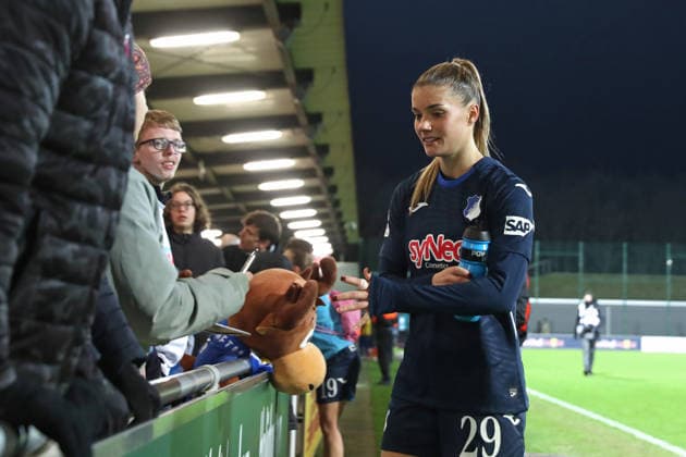 Google Pixel Womens Bundesliga, RB Leipzig TSG Hoffenheim 14 12 2025 Selina Cerci 29, TSG Hoffenheim with the fans Football, Google Pixel Womens Bundesliga, Season 2025 2026, 13 Matchday RB Leipzig vs TSG 1899 Hoffenheim on 14 12 2025, Training Center Cottaweg, Leipzig DFB REGULATIONS PROHIBIT ANY USE OF PHOTOGRAPHS AS IMAGE SEQUENCES AND OR QUASI VIDEO Copyright: xBEAUTIFULxSPORTS JanxKaeferx