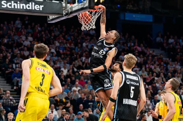 Zacharie Perrin Veolia Towers Hamburg, 52 at the Dunk, GER, Veolia Towers Hamburg vs Alba Berlin, Basketball, Bundesliga, Matchday 10, Season 2025 2026, 14 12 2025 GER, Veolia Towers Hamburg vs Alba Berlin, Basketball, Bundesliga, Matchday 10, Season 2025 2026, 14 12 2025 Hamburg Copyright: xEibner-Pressefoto MaxxVincenx EP_MVN