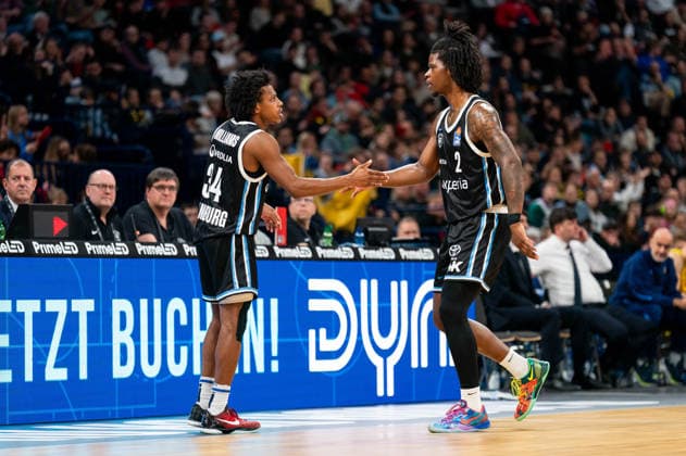 Leonard Thorpe Jr Veolia Towers Hamburg, 02 , Ross Williams Veolia Towers Hamburg, 34 , GER, Veolia Towers Hamburg vs Alba Berlin, Basketball, Bundesliga, Matchday 10, Season 2025 2026, 14 12 2025 GER, Veolia Towers Hamburg vs Alba Berlin, Basketball, Bundesliga, Matchday 10, Season 2025 2026, 14 12 2025 Hamburg Copyright: xEibner-Pressefoto MaxxVincenx EP_MVN