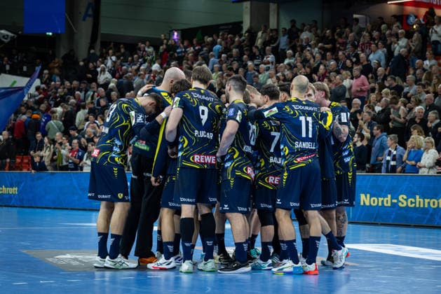 DAIKIN HBL SG Flensburg Handewitt vs Rhein Neckar Löwen 14 12 25 Team Rhein Neckar Löwen after the match DAIKIN HBL SG Flensburg Handewitt vs Rhein Neckar Löwen, GP JOULE Arena on 14 12 25 Copyright: xBEAUTIFULxSPORTS MarioxM.xKobergx