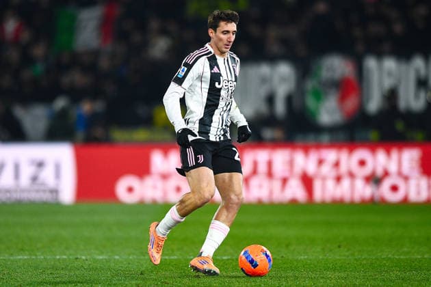 2025-12-14 Bologna FC 1909 v Juventus FC - Serie A BOLOGNA, ITALY - DECEMBER 14: Andrea Cambiaso of Juventus FC in action during the Serie A match between Bologna FC 1909 and Juventus FC at Renato Dall Ara Stadium on December 14, 2025 in Bologna, Italy. (Photo by Alberto Gandolfo BSR Agency) Bologna Italy Content not available for redistribution in The Netherlands directly or indirectly through any third parties. Copyright: xBSRxAgencyx