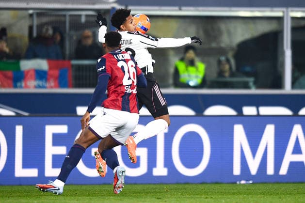 2025-12-14 Bologna FC 1909 v Juventus FC - Serie A BOLOGNA, ITALY - DECEMBER 14: Weston McKennie of Juventus FC battles for the ball with Jhon Lucumi of Bologna FC 1909 during the Serie A match between Bologna FC 1909 and Juventus FC at Renato Dall Ara Stadium on December 14, 2025 in Bologna, Italy. (Photo by Alberto Gandolfo BSR Agency) Bologna Italy Content not available for redistribution in The Netherlands directly or indirectly through any third parties. Copyright: xBSRxAgencyx
