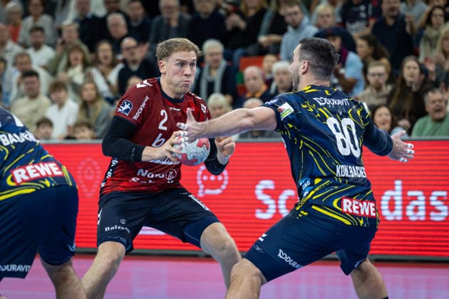 DAIKIN HBL SG Flensburg Handewitt vs Rhein Neckar Löwen 14 12 25 Simon Pytlick Nr 02, SG Flensburg Handewitt vs Jannik Kohlbacher Nr 80, Rhein Neckar Löwen DAIKIN HBL SG Flensburg Handewitt vs Rhein Neckar Löwen, GP JOULE Arena on 14 12 25 Copyright: xBEAUTIFULxSPORTS MarioxM.xKobergx