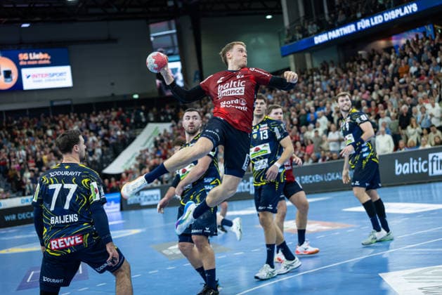 DAIKIN HBL SG Flensburg Handewitt vs Rhein Neckar Löwen 14 12 25 Simon Pytlick No 02, SG Flensburg Handewitt in attack DAIKIN HBL SG Flensburg Handewitt vs Rhein Neckar Löwen, GP JOULE Arena on 14 12 25 Copyright: xBEAUTIFULxSPORTS MarioxM.xKobergx