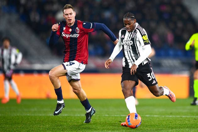 2025-12-14 Bologna FC 1909 v Juventus FC - Serie A BOLOGNA, ITALY - DECEMBER 14: Torbjorn Heggem of Bologna FC 1909 battles for the ball with Jonathan David of Juventus FC during the Serie A match between Bologna FC 1909 and Juventus FC at Renato Dall Ara Stadium on December 14, 2025 in Bologna, Italy. (Photo by Alberto Gandolfo BSR Agency) Bologna Italy Content not available for redistribution in The Netherlands directly or indirectly through any third parties. Copyright: xBSRxAgencyx
