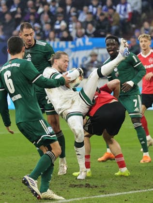 14 12 2025 Soccer season 2025 2026 2 Soccer Bundesliga 16 Matchday FC Schalke 04 S04 Knappen 1 FC Nürnberg FCN Club Sportfoto Zink DaMa xdaxmax DFL regulations prohibit any use of photographs as image sequences and or quasi video only for editorial use Loris Karius 1, FC Schalke 04 S04 catches ball and holds on to it