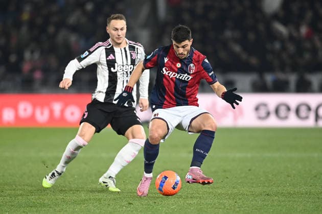 Riccardo Orsolini (Bologna Fc) in action during Bologna FC vs Juventus FC, Italian soccer Serie A match in Bologna, Italy, December 14 2025  Copyright: xGianlucaxRicci IPAxSportx xipa-agency.netx xx IPA_69162264 IPA_Agency_IPA69162264