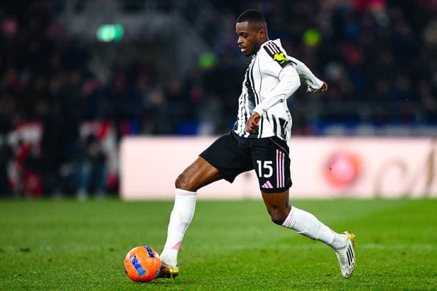 2025-12-14 Bologna FC 1909 v Juventus FC - Serie A BOLOGNA, ITALY - DECEMBER 14: Pierre Kalulu of Juventus FC in action during the Serie A match between Bologna FC 1909 and Juventus FC at Renato Dall Ara Stadium on December 14, 2025 in Bologna, Italy. (Photo by Alberto Gandolfo BSR Agency) Bologna Italy Content not available for redistribution in The Netherlands directly or indirectly through any third parties. Copyright: xBSRxAgencyx