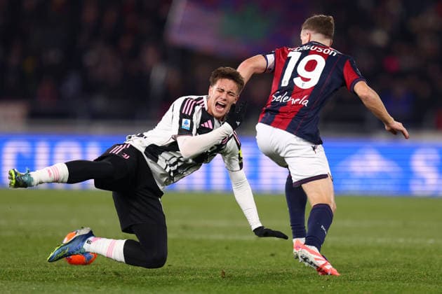 Kenan Yildiz (Juventus Fc) und Lewis Ferguson (Bologna Fc) battle for the ball, Serie A, Bologna FC 1909 v Juventus Fc, Giovanni Zini, December 14, 2025, Bologna, Italy.