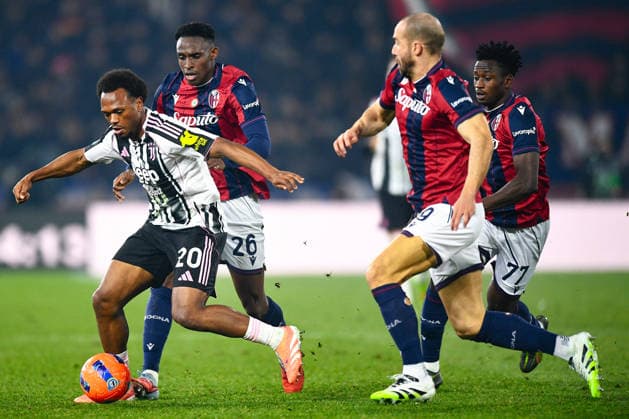 2025-12-14 Bologna FC 1909 v Juventus FC - Serie A BOLOGNA, ITALY - DECEMBER 14: Lois Openda of Juventus FC battles for the ball with Jhon Lucumi of Bologna FC 1909, Lorenzo De Silvestri of Bologna FC 1909, Ibrahim Sulemana of Bologna FC 1909 during the Serie A match between Bologna FC 1909 and Juventus FC at Renato Dall Ara Stadium on December 14, 2025 in Bologna, Italy. (Photo by Alberto Gandolfo BSR Agency) Bologna Italy Content not available for redistribution in The Netherlands directly or indirectly through any third parties. Copyright: xBSRxAgencyx