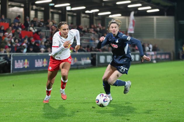 Google Pixel Women Bundesliga, RB Leipzig TSG Hoffenheim 14 12 2025 Lisa Baum 11, RB Leipzig vs Chiara Hahn 23, TSG Hoffenheim Soccer, Google Pixel Women Bundesliga, Season 2025 2026, Matchday 13 RB Leipzig vs TSG 1899 Hoffenheim on 14 12 2025, Training Center Cottaweg, Leipzig DFB REGULATIONS PROHIBIT ANY USE OF PHOTOGRAPHS AS IMAGE SEQUENCES AND OR QUASI VIDEO Copyright: xBEAUTIFULxSPORTS JanxKaeferx
