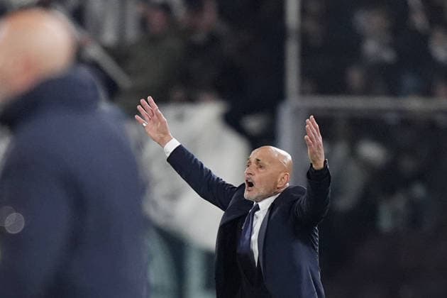 Juventus™ head coach Luciano Spalletti during the Serie A soccer match between Bologna and Juventus at the Dallara Stadium in Bologna , north Italy - Sunday , December 14 , 2025. - Soccer .  Copyright: xSpada LaPressex