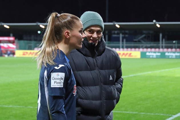 Google Pixel Womens Bundesliga, RB Leipzig TSG Hoffenheim 14 12 2025 National players in conversation Selina Cerci 29, TSG Hoffenheim with the injured Giovanna Hoffmann 7, RB Leipzig Football, Google Pixel Womens Bundesliga, Season 2025 2026, 13 Matchday RB Leipzig vs TSG 1899 Hoffenheim on 14 12 2025, Training Center Cottaweg, Leipzig DFB REGULATIONS PROHIBIT ANY USE OF PHOTOGRAPHS AS IMAGE SEQUENCES AND OR QUASI VIDEO Copyright: xBEAUTIFULxSPORTS JanxKaeferx