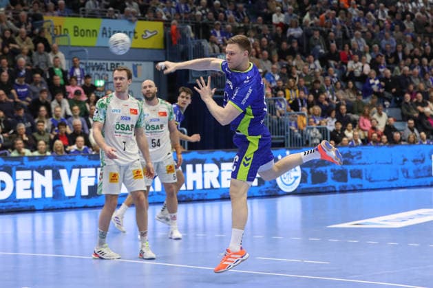 14 12 2025, xtgx, VfL Gummersbach SC Magdeburg v l Kristjan Horzen Gummersbach, 27 throws goal, Torschuetze, scores goal, Treffer, scores the goal Gummersbach
