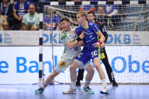 14 12 2025, xtgx, VfL Gummersbach SC Magdeburg v l Elvar Orn Jonsson Magdeburg, 19 , Ellidi Snaer Vidarsson Gummersbach, 4 duel, duel, fight, tackle Gummersbach