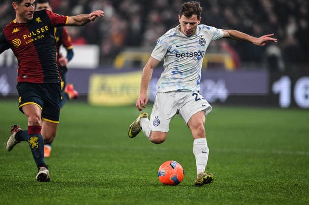 Genoa CFC v FC Internazionale - Serie A Nicolo Barella of FC Inter is in action during the Italian Serie A football match between Genoa Cfc and Inter FC Internazionale at Luigi Ferraris stadium (also known as Marassi ) in Genova, Italy, on December 14, 2025. Genova Italy  Copyright: xTizianoxBallabiox originalFilename:ballabio-genoacfc251214_npyu4.jpg