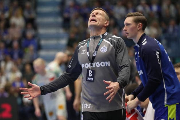 14 12 2025, xtgx, VfL Gummersbach SC Magdeburg v l Gudjon Valur Sigurdsson Gummersbach, coach disappointed, looks disappointed, disappointed Gummersbach