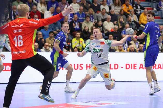 14 12 2025, xtgx, VfL Gummersbach SC Magdeburg v l Omar Ingi Magnusson Magdeburg, 14 throws goal, Torschuetze, scores goal, Treffer, scores the goal Gummersbach