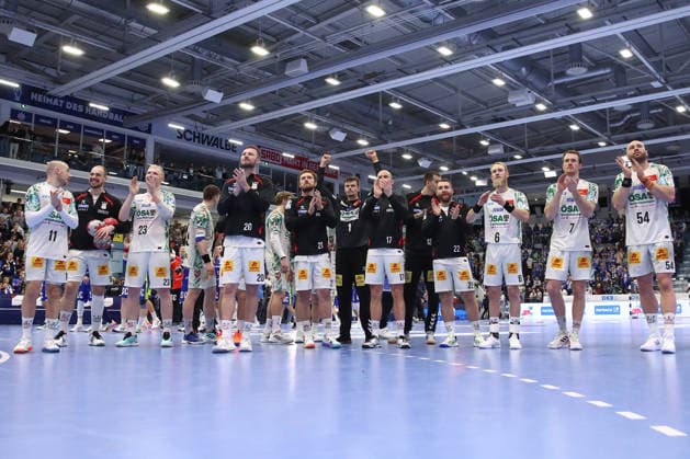 14 12 2025, xtgx, VfL Gummersbach SC Magdeburg v l Magdeburg Cheers over the victory, cheers after the end of the game Gummersbach