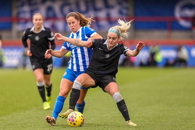 Marisa Olislagers (19 Brighton & Hove Albion) and Ellie Carpenter (2 Chelsea) during the Barclays Womens Super League match between Brighton & Hove Albion Women and Chelsea Women, at Broadfields Stadium, Crawley, England. (Neil Holmes SPP) Copyright: xNeilxHolmes SPPx Sportspressphoto_SPR73949