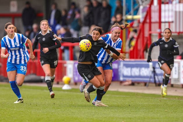 Sam Kerr (20 Chelsea) and Caitlyn Hayes (18 Brighton & Hove Albion) during the Barclays Womens Super League match between Brighton & Hove Albion Women and Chelsea Women, at Broadfields Stadium, Crawley, England. (Neil Holmes SPP) Copyright: xNeilxHolmes SPPx spp-en-NeHo-bvc19