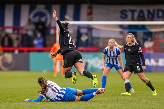 Rosa Kafaji (6 Brighton & Hove Albion) takes out Lucy Bronze (22 Chelsea) during the Barclays Womens Super League match between Brighton & Hove Albion Women and Chelsea Women, at Broadfields Stadium, Crawley, England. (Neil Holmes SPP) Copyright: xNeilxHolmes SPPx Sportspressphoto_SPR73957