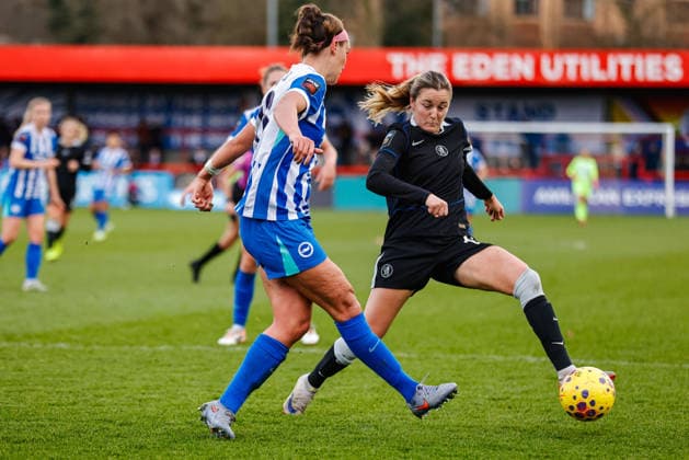 Caitlyn Hayes (18 Brighton & Hove Albion) and Wieke Kaptein (18 Chelsea) during the Barclays Womens Super League match between Brighton & Hove Albion Women and Chelsea Women, at Broadfields Stadium, Crawley, England. (Neil Holmes SPP) Copyright: xNeilxHolmes SPPx spp-en-NeHo-bvc31
