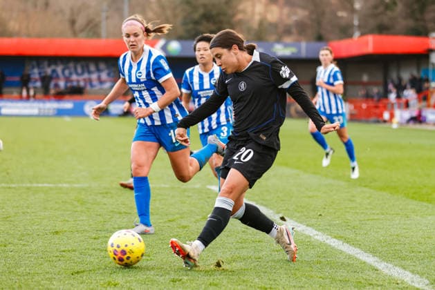 Sam Kerr (20 Chelsea) passes the ball for an assist to Alyssa Thompson (12 Chelsea) goal during the Barclays Womens Super League match between Brighton & Hove Albion Women and Chelsea Women, at Broadfields Stadium, Crawley, England. (Neil Holmes SPP) Copyright: xNeilxHolmes SPPx Sportspressphoto_SPR73988