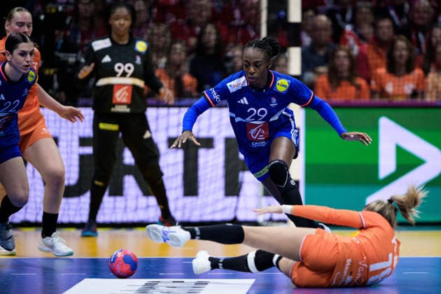 251214 Onacia Ondono of France during the IHF Women s World Championship bronze medal match between France and Netherlands on December 14, 2025 in Rotterdam Photo Joel Marklund BILDBYRAN kod JM JM0757 bbeng handball handball handball vm handball vm handballs vm ihf handball world championship world handball championship 2025 world championship 2025 bronze match bronze medal game france netherlands netherlands france dam  Copyright: JOELxMARKLUND BB251214JM134
