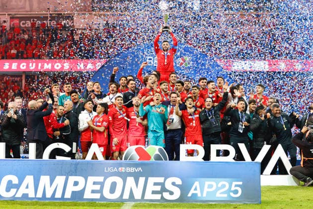 LIGA BBVA MX 2025 LIGA BBVA MX 2025 TOLUCA VS TIGRES UANL 14122025 TOLUCA, ESTADO DE MEXICO Action photo of Alexis Vega and teammates of Diablos Rojos del Toluca celebrating with the trophy, during final game of the Torneo de Apertura 2025 of the BBVA Liga MX, held at the Estadio Nemesio Diez of Toluca, Estado de Mexico against Tigres UANL Action photo of Alexis Vega and teammates of Diablos Rojos del Toluca celebrating with the trophy, during final game of the Torneo Apertura 2025 of the BBVA Liga MX, held at the Estadio Nemesio Diez of Toluca, Estado de Mexico against Tigres UANL PHOTO BY IMAGENSHOP AGENCIA FOTOGRAFICA TOLUCA ESTADO DE MEXICO MEXICO Copyright: xIMAGENSHOPxAGENCIAxFOTOGRAFICAx