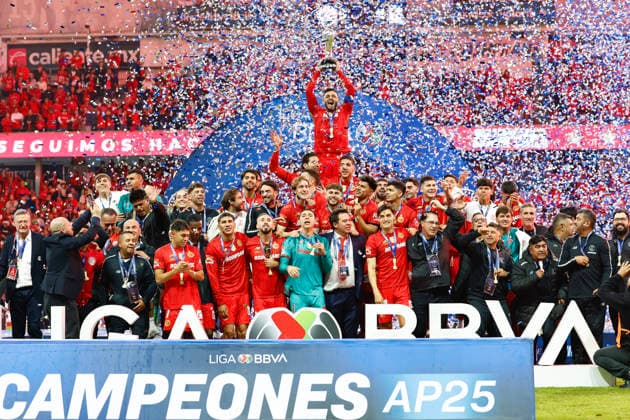 LIGA BBVA MX 2025 LIGA BBVA MX 2025 TOLUCA VS TIGRES UANL 14122025 TOLUCA, ESTADO DE MEXICO Action photo of Alexis Vega and teammates of Diablos Rojos del Toluca celebrating with the trophy, during final game of the Torneo de Apertura 2025 of the BBVA Liga MX, held at the Estadio Nemesio Diez of Toluca, Estado de Mexico against Tigres UANL Action photo of Alexis Vega and teammates of Diablos Rojos del Toluca celebrating with the trophy, during final game of the Torneo Apertura 2025 of the BBVA Liga MX, held at the Estadio Nemesio Diez of Toluca, Estado de Mexico against Tigres UANL PHOTO BY IMAGENSHOP AGENCIA FOTOGRAFICA TOLUCA ESTADO DE MEXICO MEXICO Copyright: xIMAGENSHOPxAGENCIAxFOTOGRAFICAx