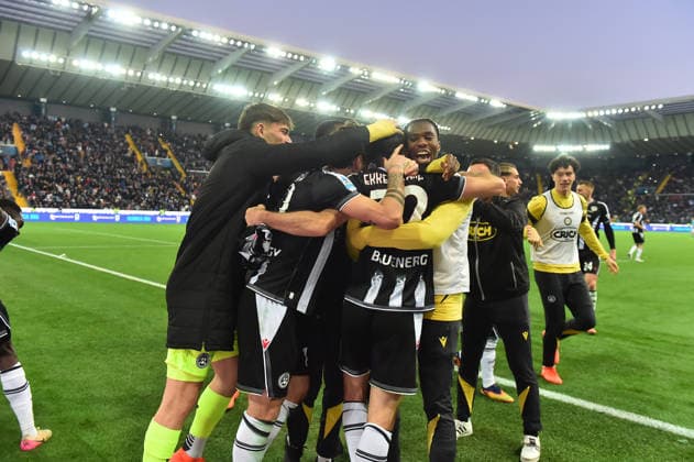 (251215) -- UDINE, Dec. 15, 2025 -- Udinese s Jurgen Ekkelenkamp (C, front) celebrates his goal with his teammates during a Serie A football match between Udinese and Napoli in Udine, Italy, Dec.14, 2025. (Photo by Xinhua) (SP)ITALY-UDINE-FOOTBALL-SERIE A- UDINESE VS NAPOLI DiegoxPetrussi 