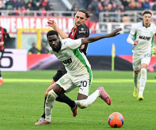 (251215) -- MILAN, Dec. 15, 2025 -- AC Milan s Adrien Rabiot (R) vies with Sassuolo s Alieu Fadera during a Serie A football match between AC Milan and Sassuolo in Milan, Italy, Dec. 14, 2025. (Photo by Xinhua) (SP)ITALY-MILAN-FOOTBALL-SERIE A-AC MILAN VS SASSUOLO AlbertoxLingria 